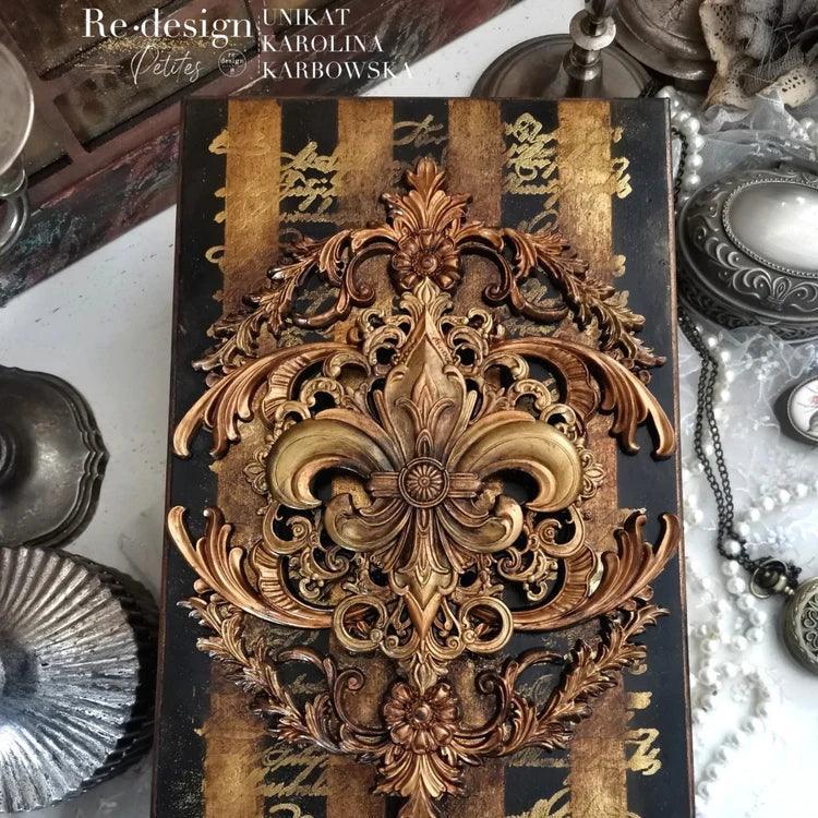 Salon De La | Decor Silikonform | Redesign with Prima - Lioness Vintage