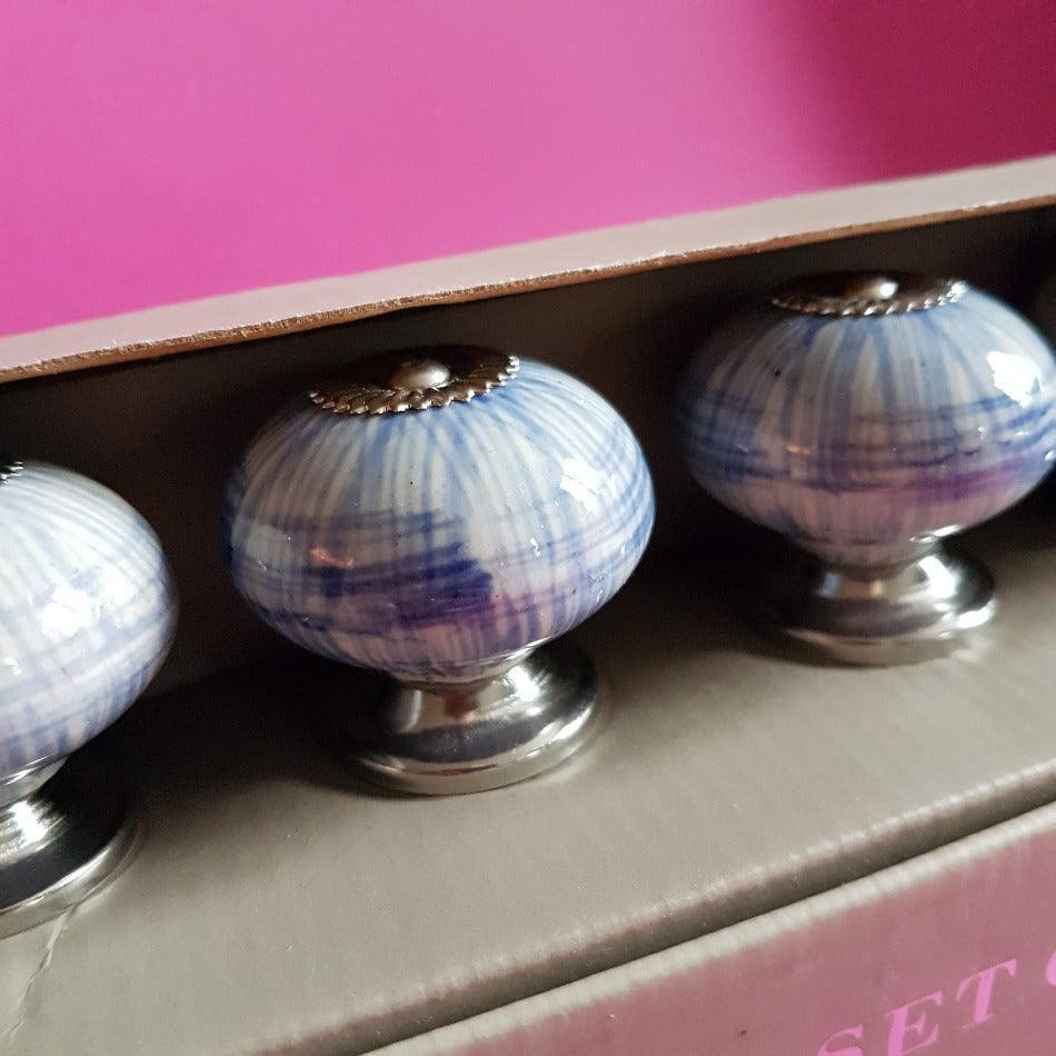 Möbelknöpfe Keramik blau, weiß, silber, rund, 6-er Set - Lioness Vintage