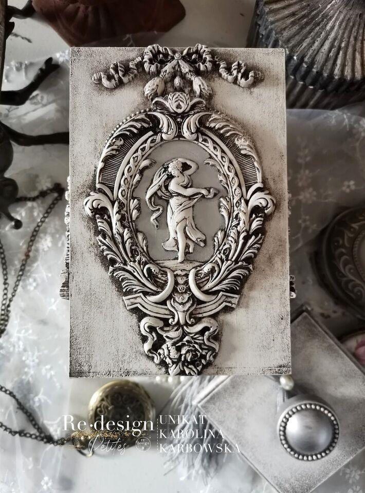 Salon De La Paix | Decor Silikonform | Redesign - Lioness Vintage