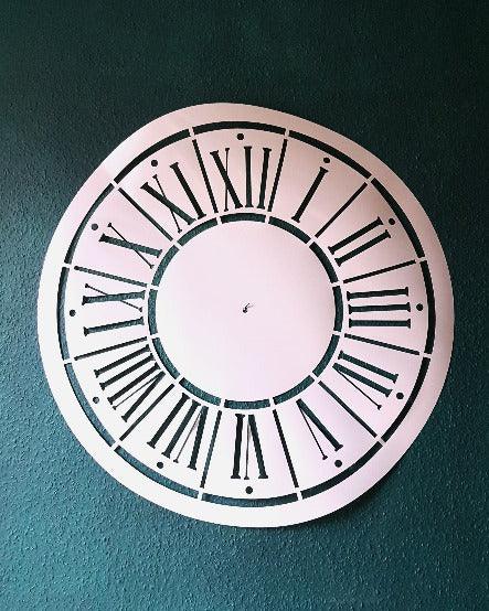 Clock | Uhr Wandschablone | 80 x 80 cm | Posh Chalk - Lioness Vintage